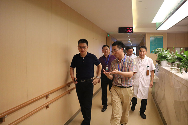 夏日炎炎，朱局长关注医院生产、消防安全
